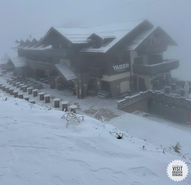 Ninge pe Transfăgărășan și în Poiana Brașov. Vizibilitate redusă și condiții dificile de drum (VIDEO)